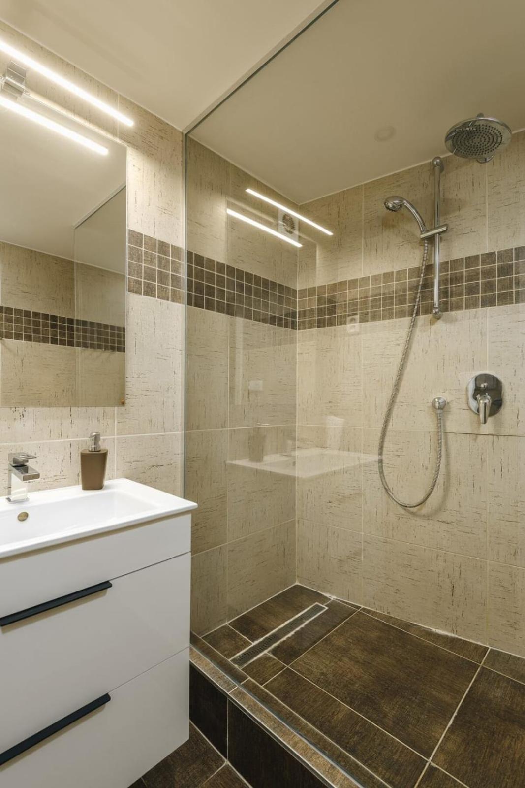 Cozy & Comfortable Apt Walking Anywhere You Want Sen Prag Dış mekan fotoğraf